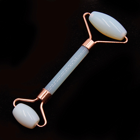 Роликовый массажер из пресов камня Лунный камень для лица 14,5см