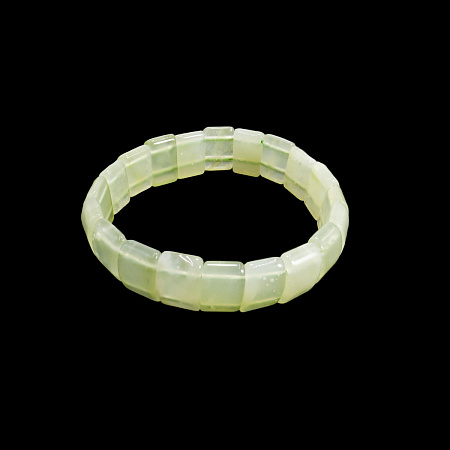 Браслет из камня Зеленый гранат дарует богатство и счастье