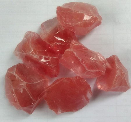 Камень колотый Розовый халцедон привлекает богатство и любовь