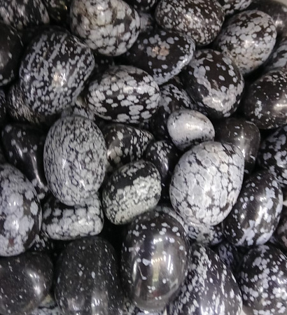 Камень Галтовка Снежный обсидиан поможет воплотить в реальность заветные желания, дарует защиту