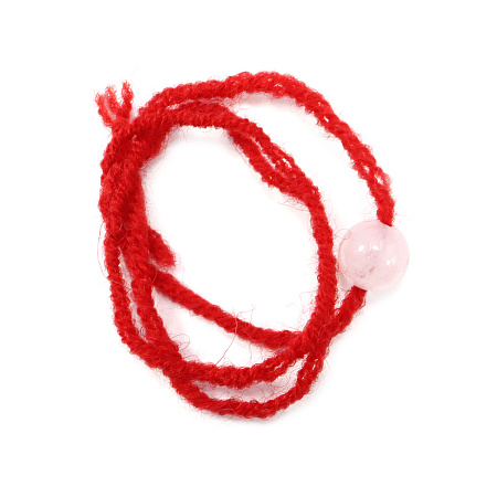 Браслет красная шерстяная нить с камнем Розовый кварц символ любви, нежности и верности