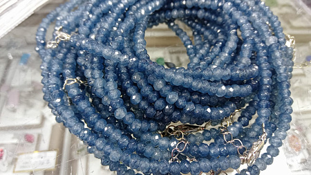 Бусы из граненного камня Кианит светлый 4мм 45см